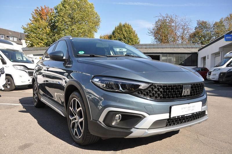 Blu lorenzetti (metallic) Gebraucht 2023 Fiat Tipo Cross Limousine | 17.990 € (Guter Preis) - Bild 1/4