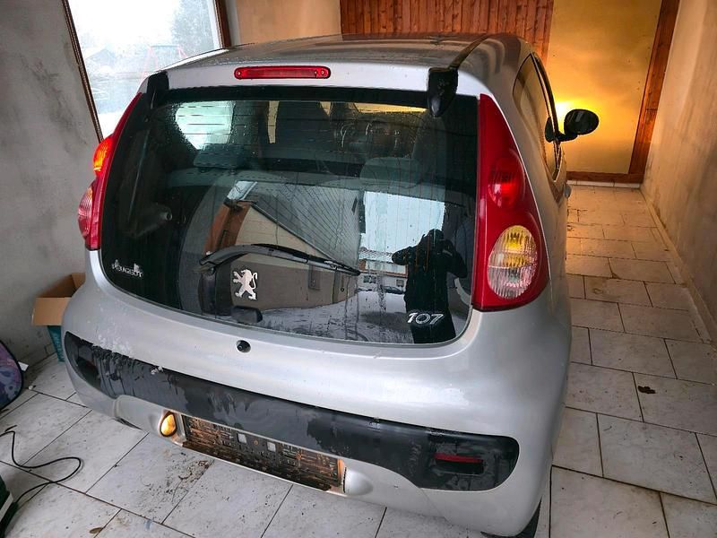 Gebraucht Peugeot 107 68 PS (50 kW) 2008 Silber Kleinwagen