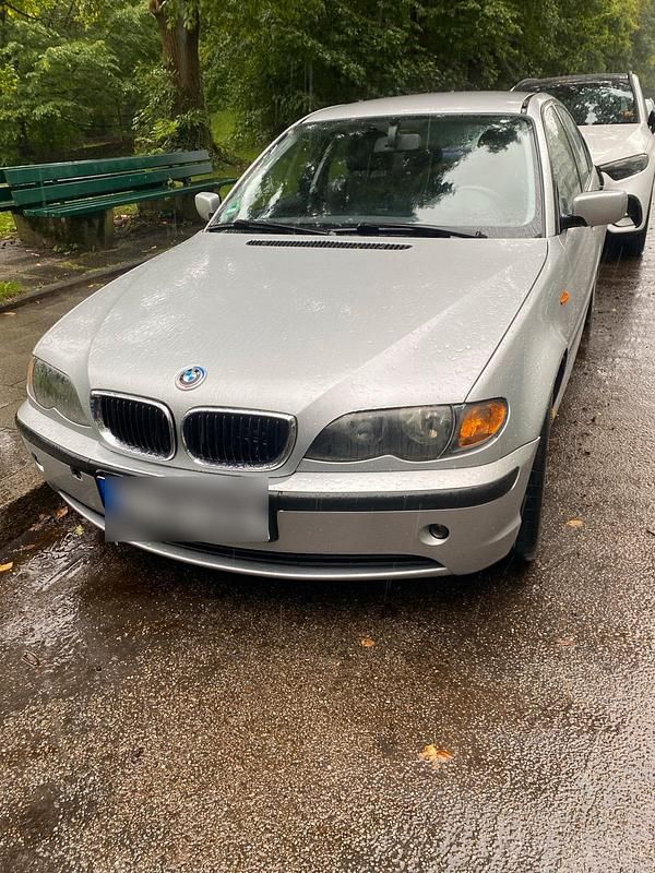 Silber Gebraucht 2003 BMW 318 Limousine | 1.000 € (Superpreis) - Bild 1/4