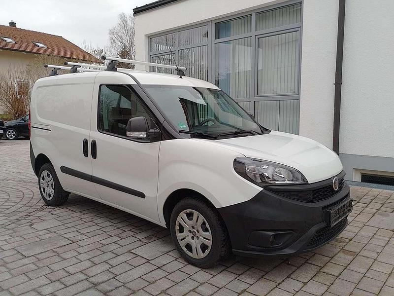 Gebraucht Fiat Doblò 101 PS (74 kW) 2022 Colore esterno (weiß) Van / Kleinbus