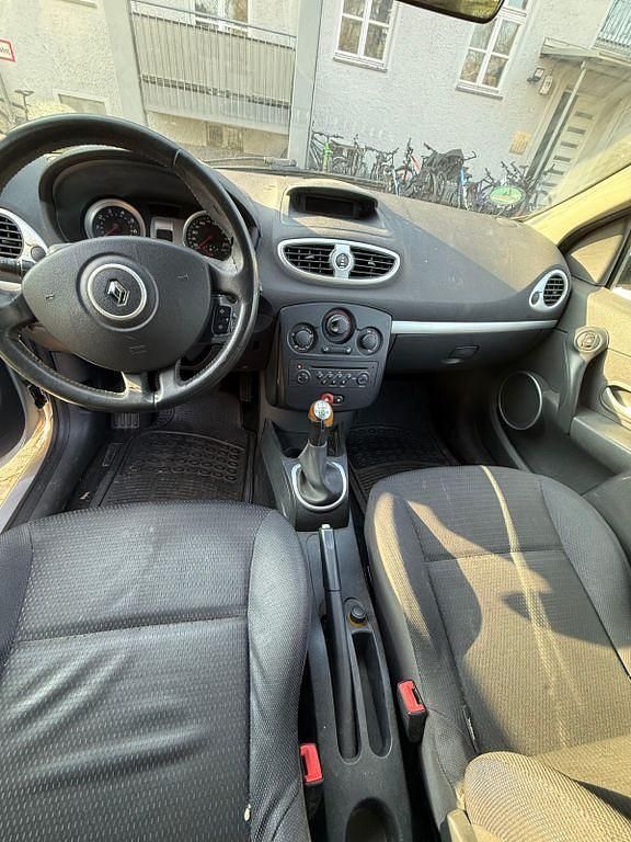 Gebraucht Renault Clio II 75 PS (55 kW) 2007 Grau Limousine