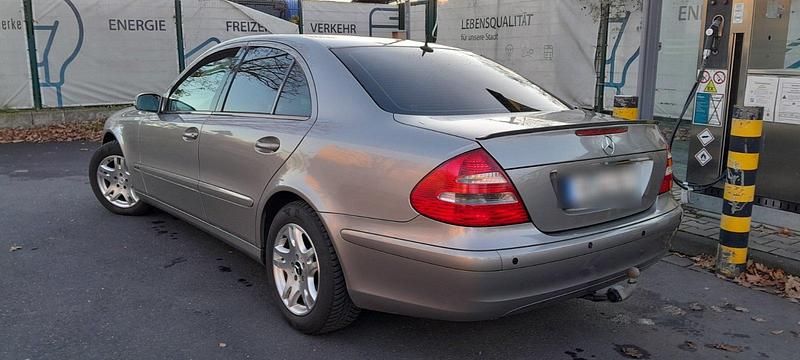 Gebraucht Mercedes E200 163 PS (119 kW) 2004 Braun Limousine