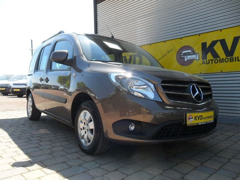 Braun Gebraucht 2016 Mercedes Citan 111 Edition Kombi | 12.999 € (Guter Preis) - Bild 1/4