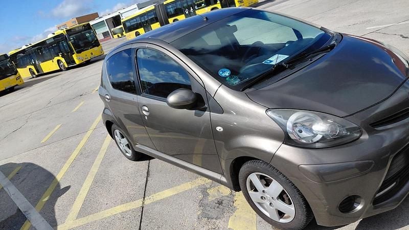 Gebraucht Toyota Aygo 68 PS (50 kW) 2012 Braun Kleinwagen