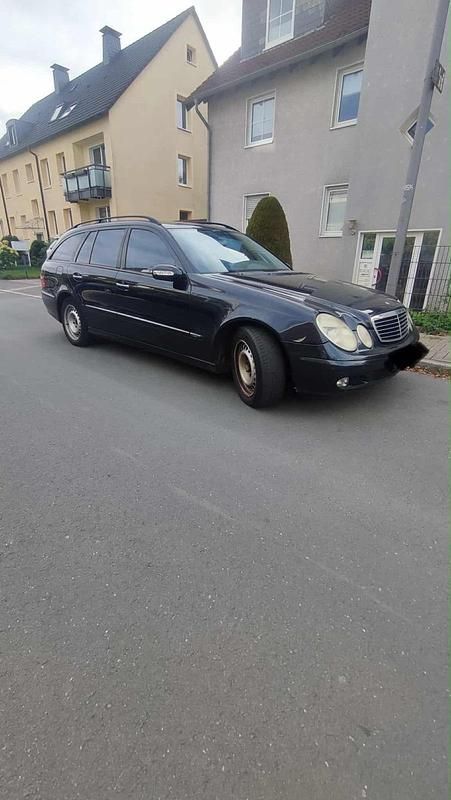 Blau Gebraucht 2004 Mercedes E320 Avantgarde Kombi | 1.500 € (Superpreis) - Bild 1/4
