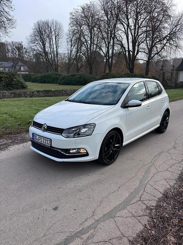 Weiß Gebraucht 2016 VW Polo Highline Kleinwagen | 8.700 € (Guter Preis) - Bild 1/4