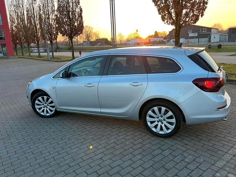 Gebraucht Opel Astra 165 PS (121 kW) 2015 Grau Kombi