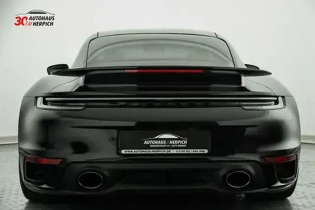 Second-hand Porsche 992 650 CP (478 kW) 2022 Negru Coupe