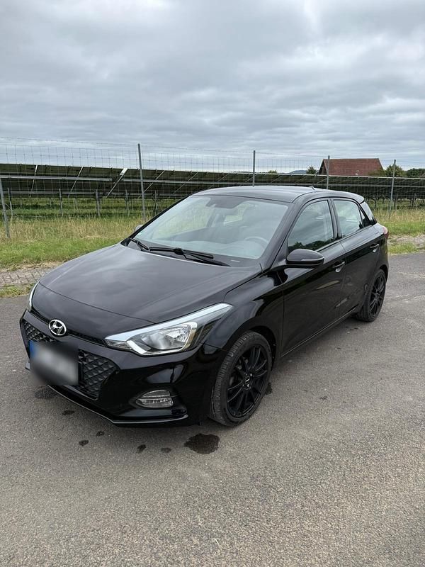 Gebraucht Hyundai i20 84 PS (61 kW) 2019 Schwarz Kleinwagen