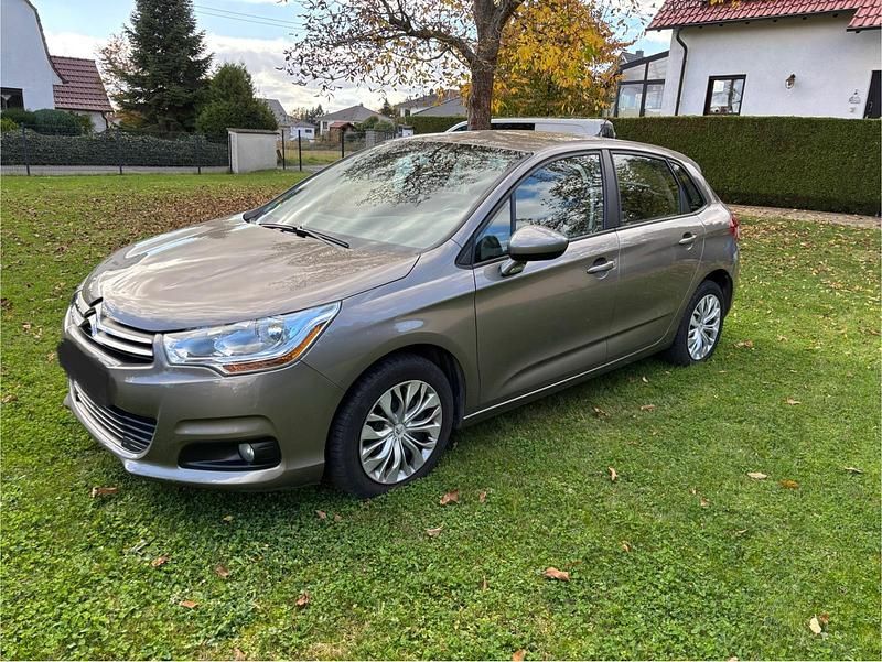 Braun Gebraucht 2015 Citroën C4 Live Kleinwagen | 7.250 € (Fairer Preis) - Bild 1/4