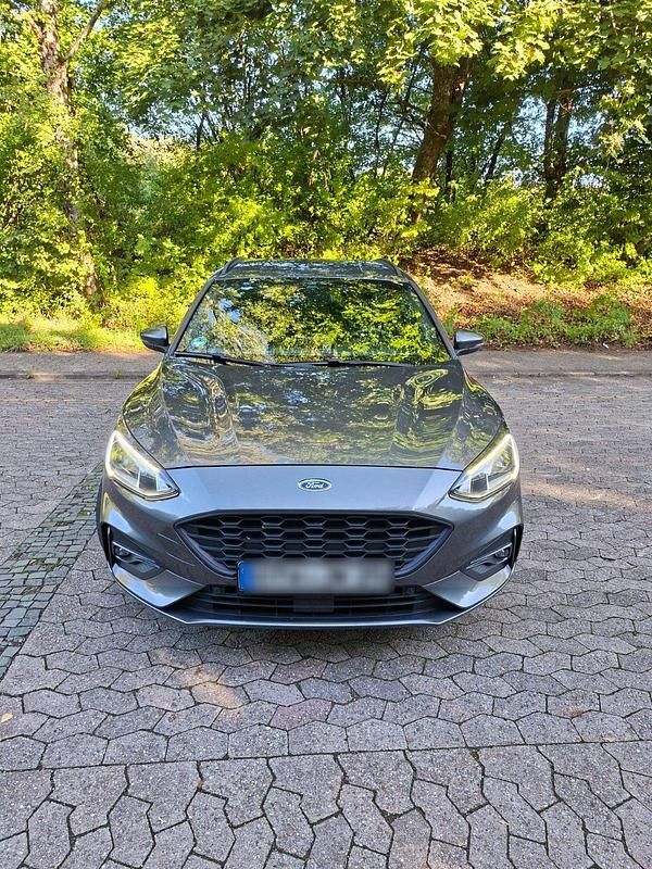 Grau Gebraucht 2019 Ford Focus ST-Line Kombi | 14.800 € (Fairer Preis) - Bild 1/4