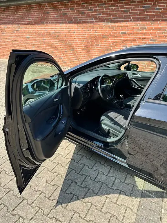 Używany Opel Astra Dynamic 200 KM (147 kW) 2018 Czarny Kombi