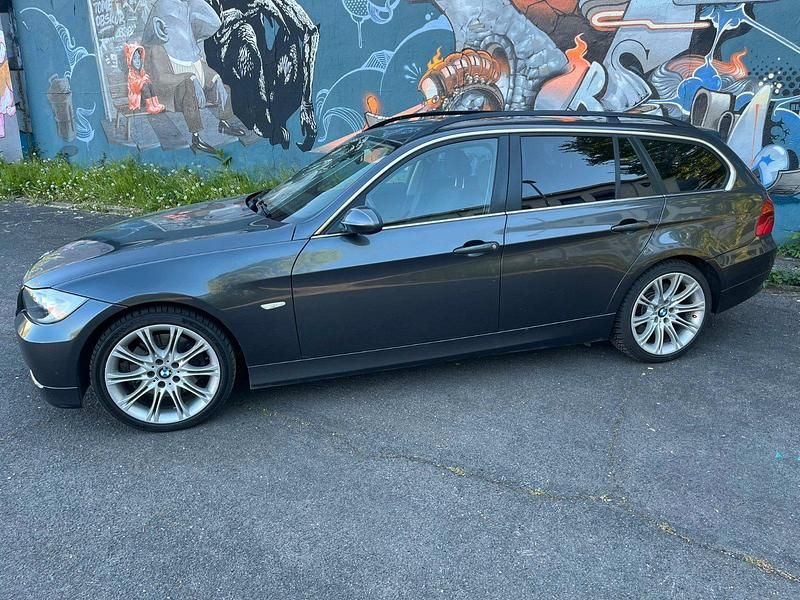 Gebraucht BMW 330 Basis 231 PS (169 kW) 2006 Grau Kombi