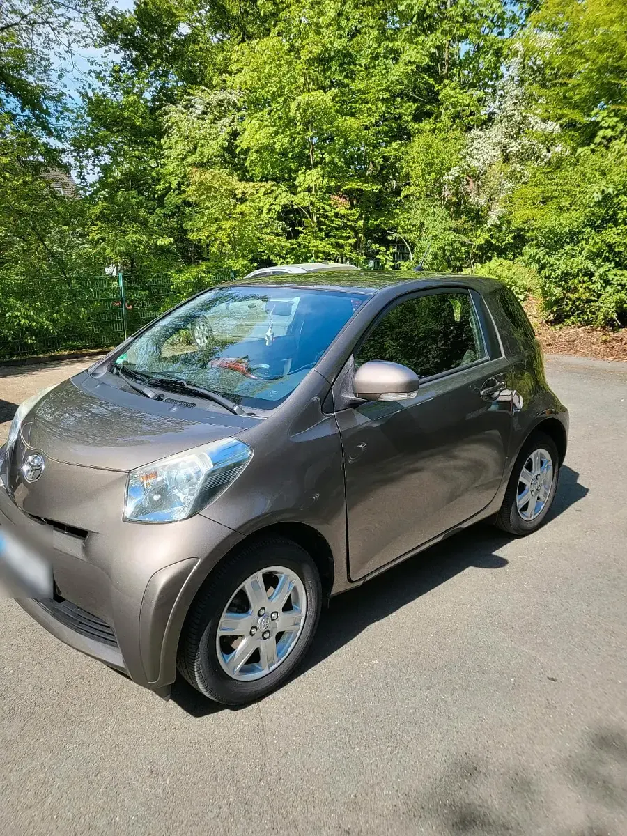 Gebraucht Toyota iQ 68 PS (50 kW) 2012 Braun Kleinwagen