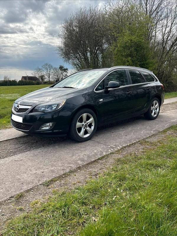 Gebraucht Opel Astra 125 PS (91 kW) 2012 Schwarz Kombi