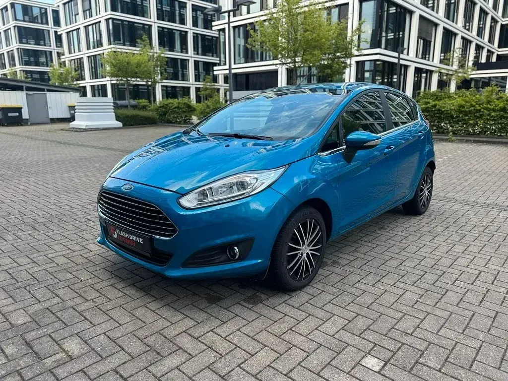 Gebraucht Ford Fiesta Titanium 125 PS (91 kW) 2017 Blau Kleinwagen