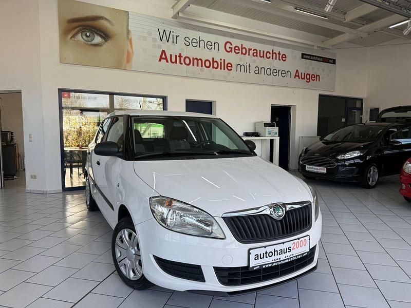 Weiß Gebraucht 2012 Skoda Fabia Active Kleinwagen | 2.950 € (Fairer Preis) - Bild 1/4