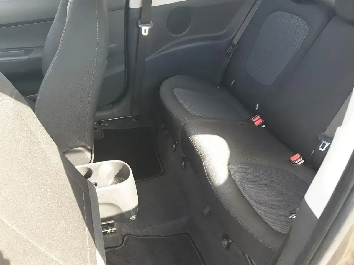 Gebraucht Hyundai i20 Edition 86 PS (63 kW) 2012 Grau Kleinwagen
