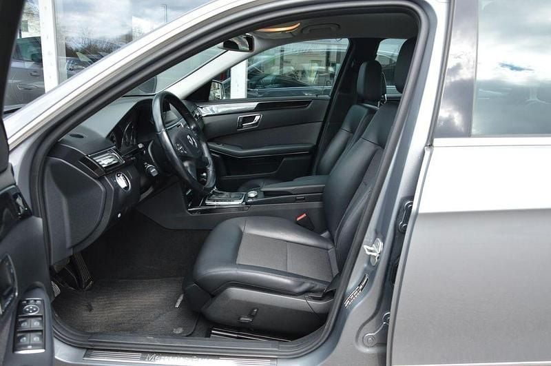 Gebraucht Mercedes E200 Avantgarde 184 PS (135 kW) 2011 Palladiumsilber Limousine