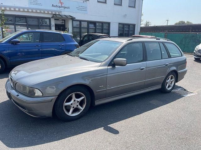Silber Gebraucht 2003 BMW 525 Exclusive Kombi | 2.999 € (Superpreis) - Bild 1/4