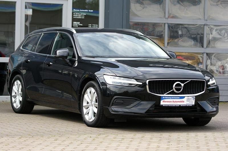 Gebraucht Volvo V60 Momentum 150 PS (110 kW) 2019 Schwarz Kombi