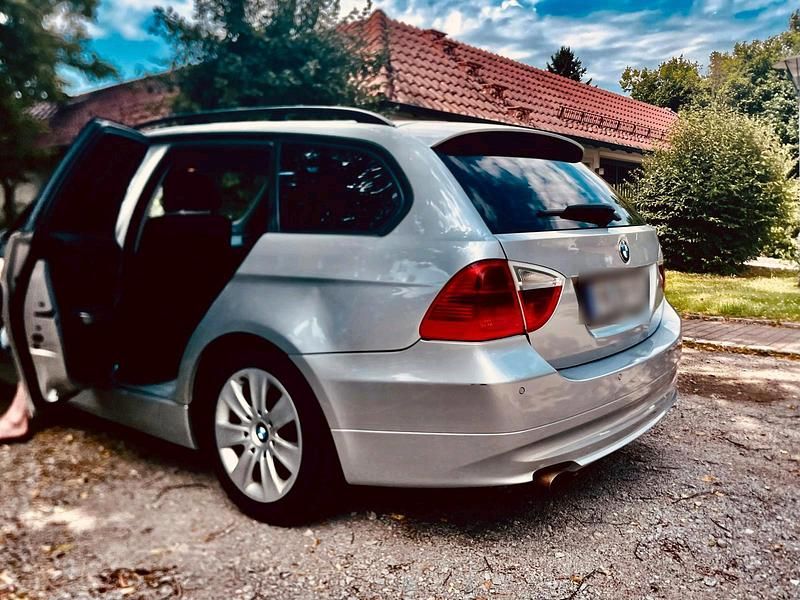 Grau Gebraucht 2008 BMW 318 Kombi | 1.200 € (Superpreis) - Bild 1/2