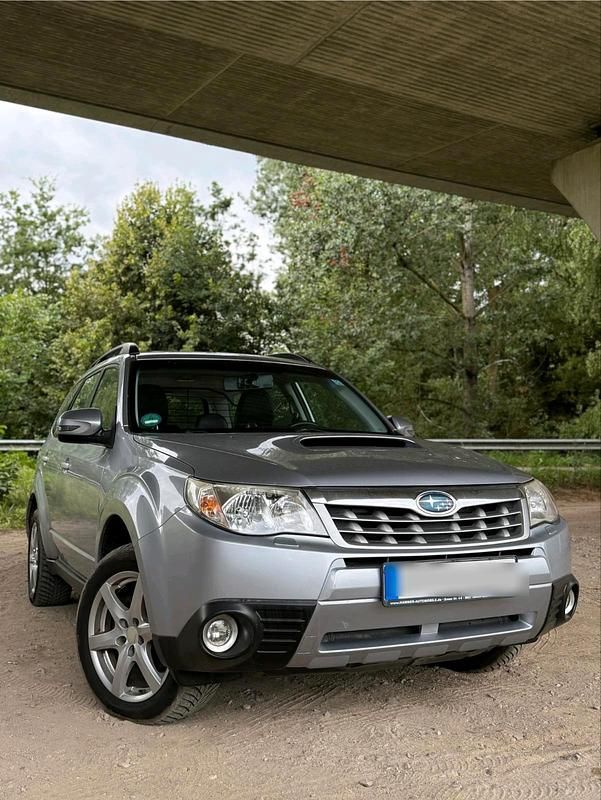 Grau Gebraucht 2012 Subaru Forester SUV | 2.500 € (Superpreis) - Bild 1/4