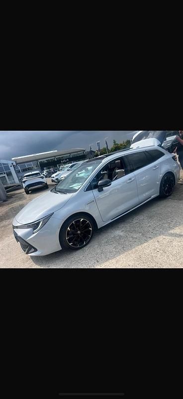 Andere farben Gebraucht 2020 Toyota Corolla Hybrid Kombi | 23.250 € (Etwas zu teuer) - Bild 1/4