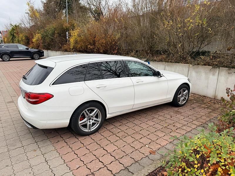 Weiß Gebraucht 2015 Mercedes C250 Kombi | 16.700 € (Fairer Preis) - Bild 1/4