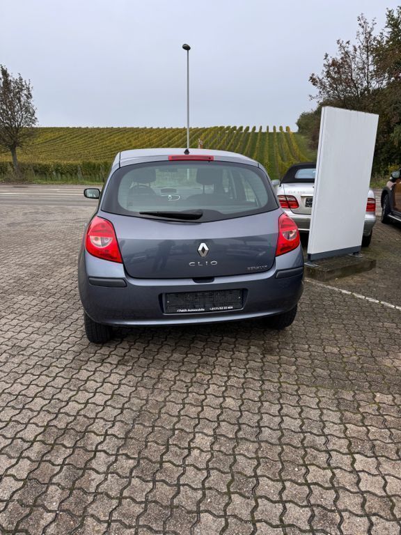 Gebraucht Renault Clio III Dynamique 75 PS (55 kW) 2006 Blau Limousine