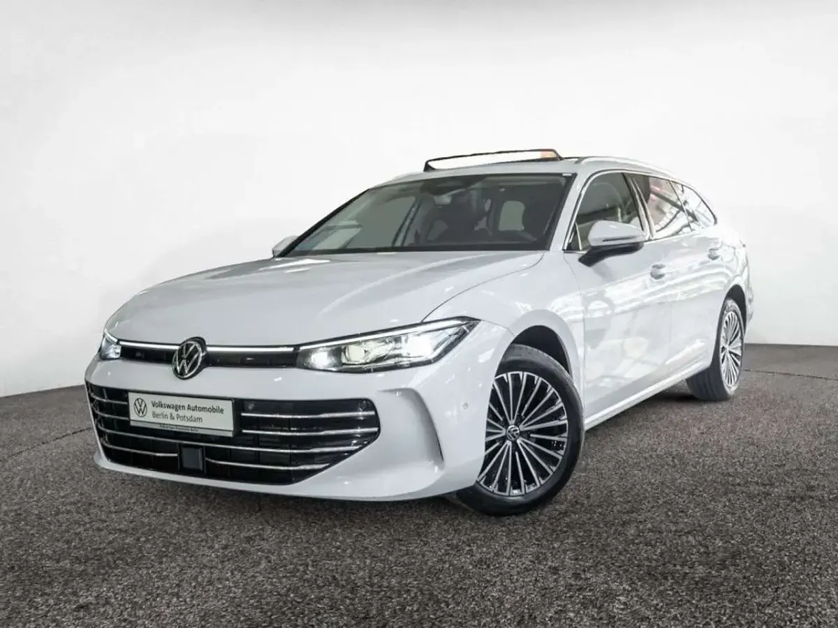 Gebraucht VW Passat Elegance 150 PS (110 kW) 2024 Pure white Kombi
