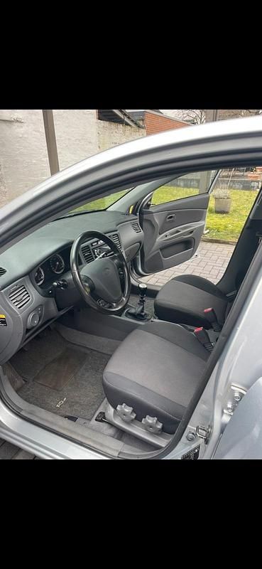 Gebraucht Kia Rio 110 PS (80 kW) 2005 Grau Kleinwagen