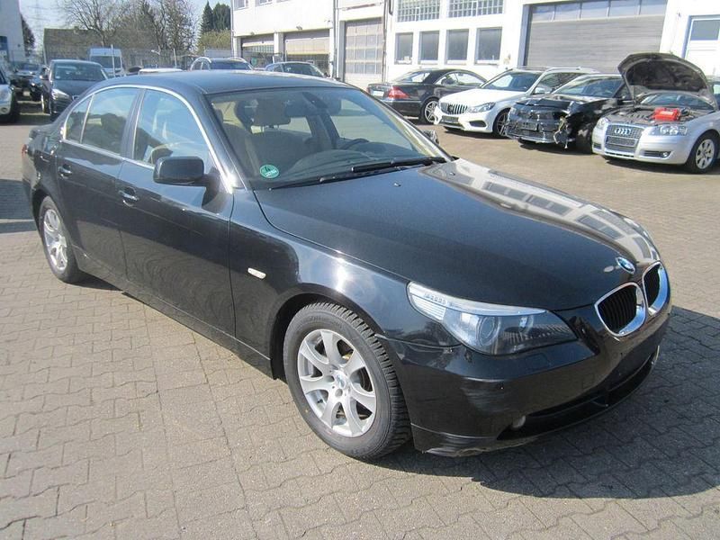 Gebraucht BMW 523 177 PS (130 kW) 2005 Schwarz Limousine
