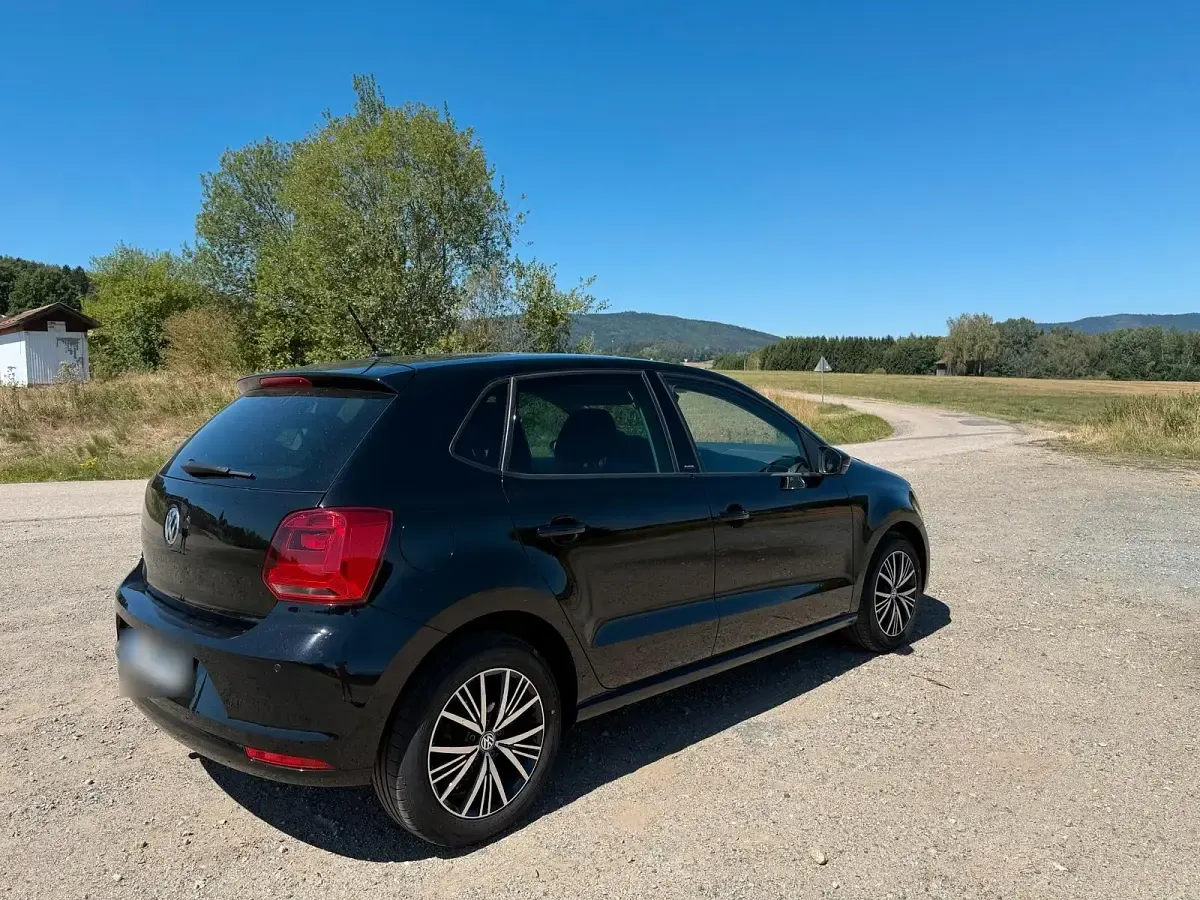 Gebraucht VW Polo 90 PS (66 kW) 2016 Schwarz Limousine