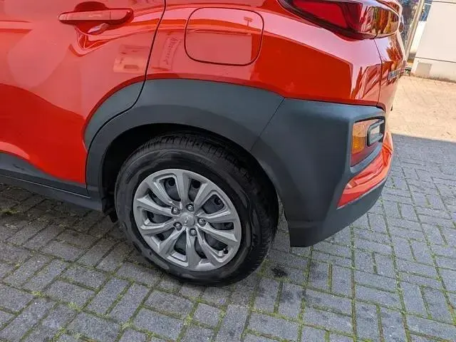 Gebraucht Hyundai Kona 120 PS (88 kW) 2019 Rot SUV