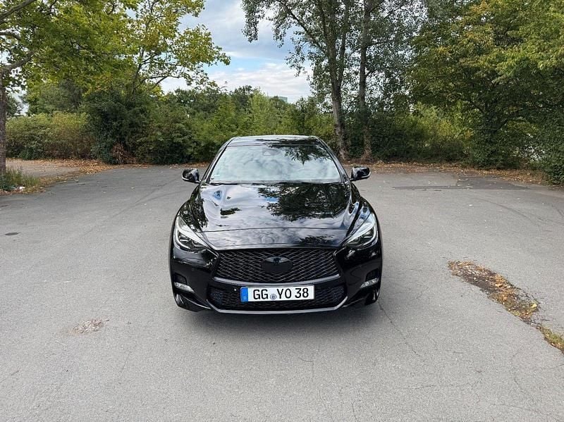 Gebraucht Infiniti Q30 Sport Tech 156 PS (114 kW) 2017 Schwarz Limousine