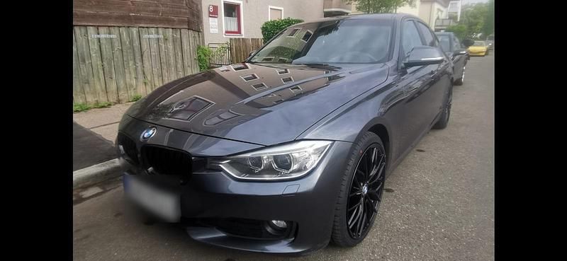 Gebraucht BMW 320 Sport Line 185 PS (136 kW) 2012 Schwarz Limousine