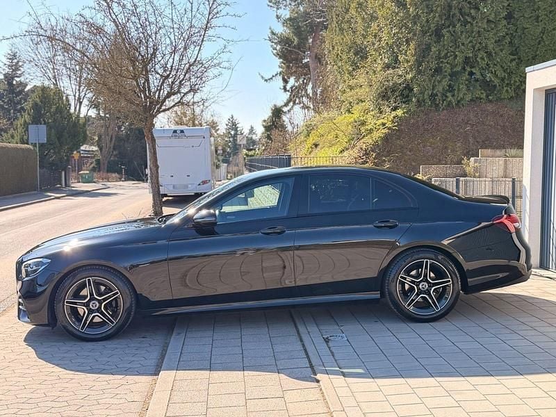 Gebraucht Mercedes E200 AMG 197 PS (144 kW) 2023 Schwarz Limousine