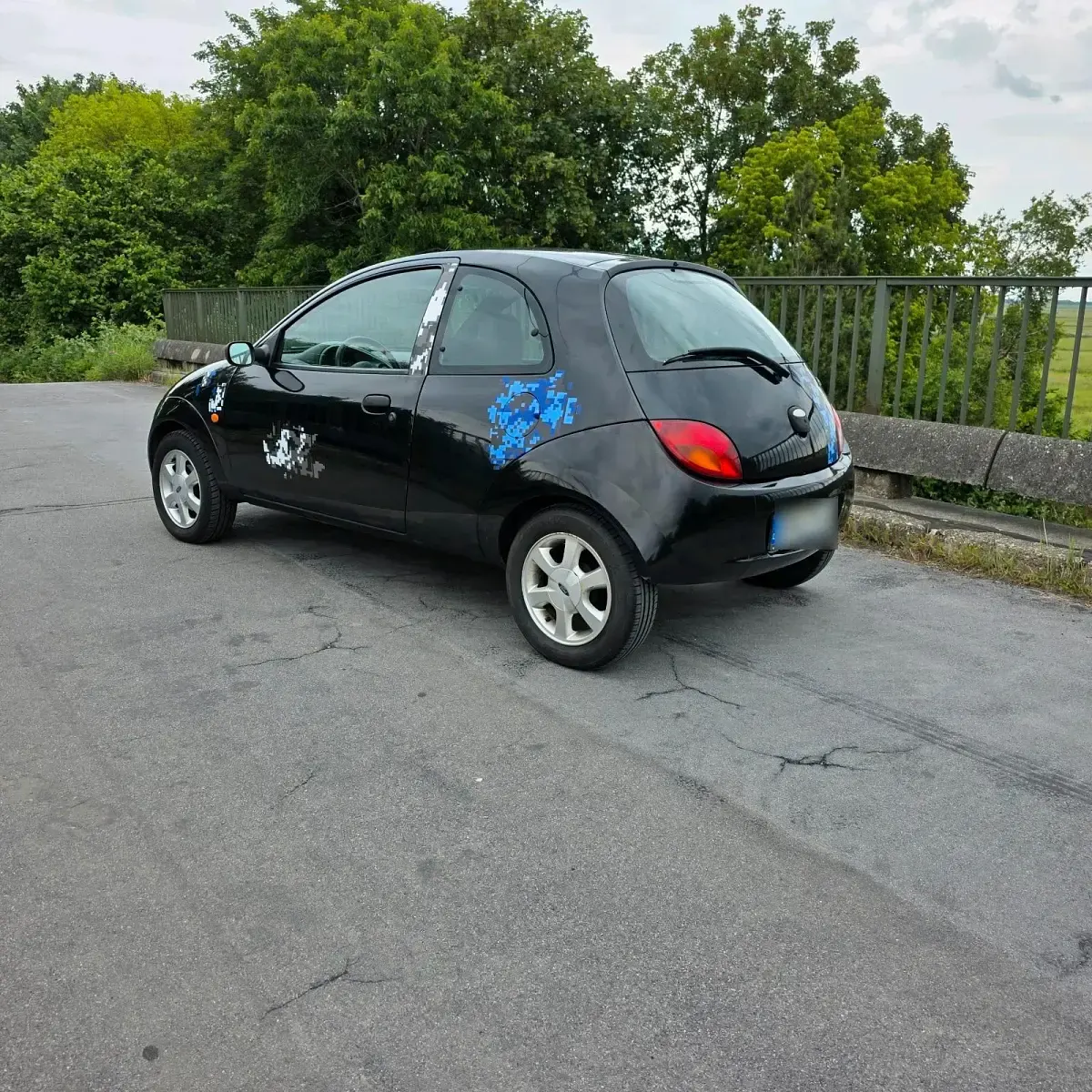 Gebraucht Ford Ka 60 PS (44 kW) 2003 Schwarz Kleinwagen