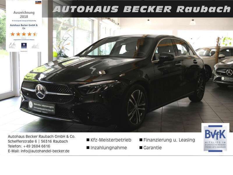 Kosmosschwarzmetallic Gebraucht 2024 Mercedes A180 Advanced Plus Limousine | 28.990 € (Guter Preis) - Bild 1/4