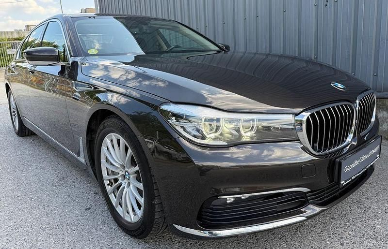 Braun Gebraucht 2016 BMW 730 Limousine | 23.290 € (Superpreis) - Bild 1/4