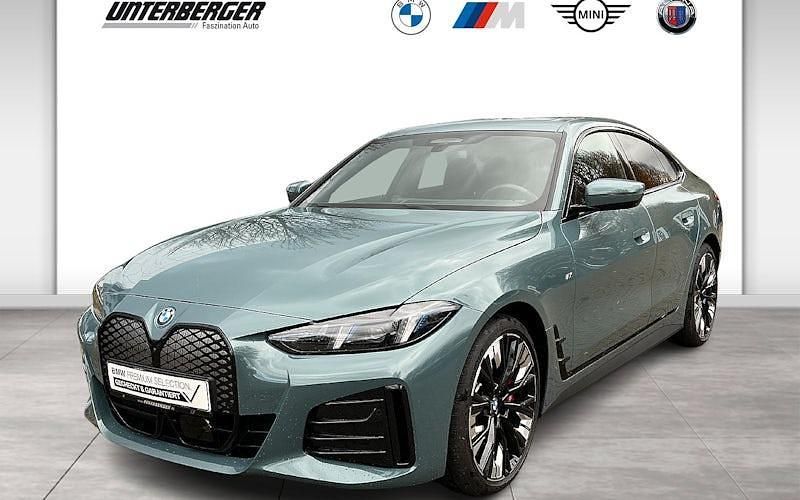 Grün Gebraucht 2024 BMW i4 Comfort Edition Limousine | 55.980 € (Fairer Preis) - Bild 1/4