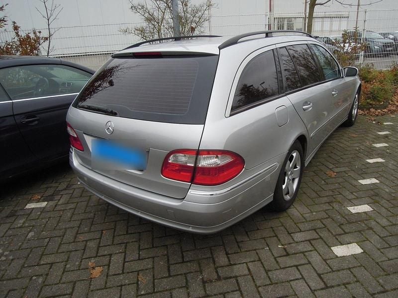 Gebraucht Mercedes E240 Avantgarde 177 PS (130 kW) 2004 Silber Kombi