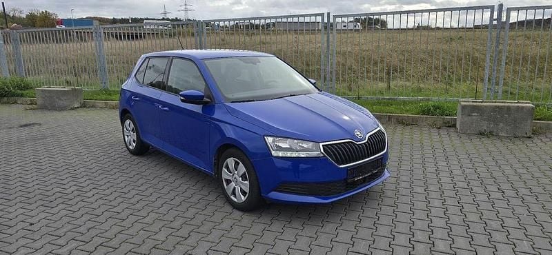 Blau Gebraucht 2021 Skoda Fabia Ambition Kleinwagen | 12.900 € (Superpreis) - Bild 1/4