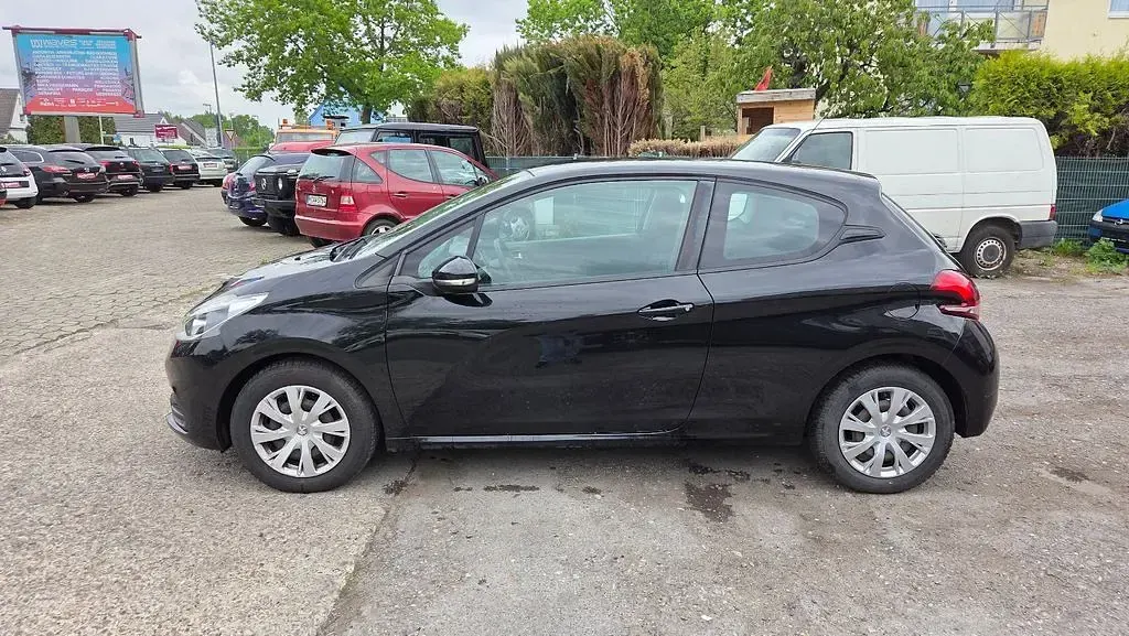 Gebraucht Peugeot 208 Active 82 PS (60 kW) 2016 Schwarz Kleinwagen
