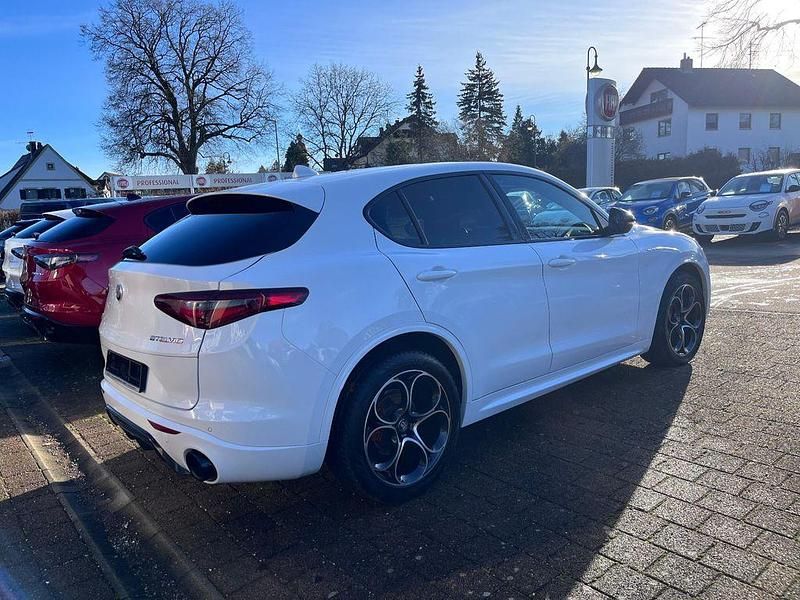 Gebraucht Alfa Romeo Stelvio Veloce 209 PS (153 kW) 2022 Weiß SUV