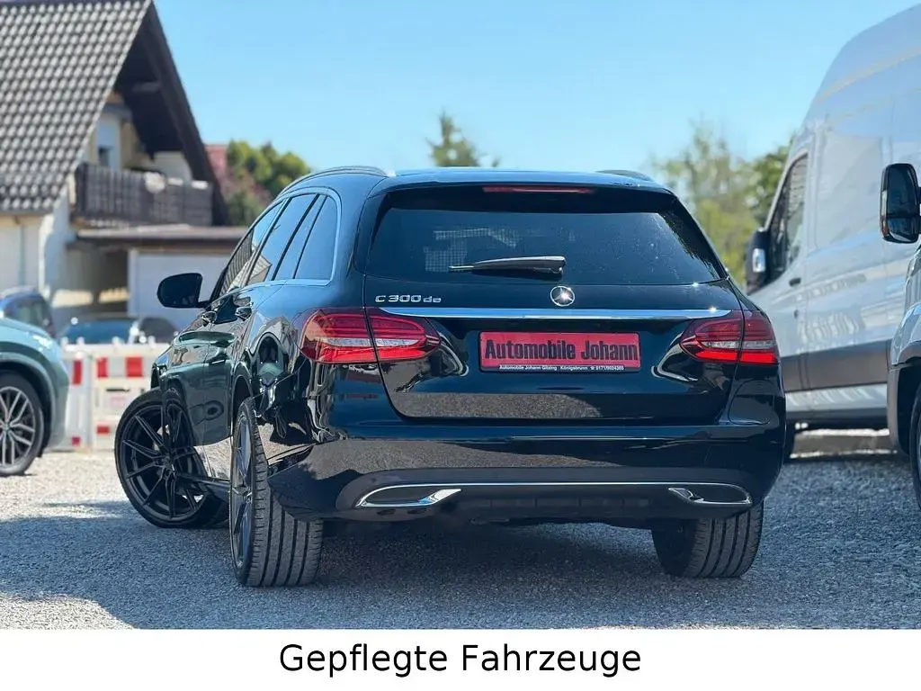 Gebraucht Mercedes C300e Avantgarde 306 PS (225 kW) 2021 Schwarz Limousine
