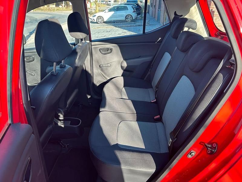 Gebraucht Hyundai i10 67 PS (49 kW) 2009 Rot Kleinwagen