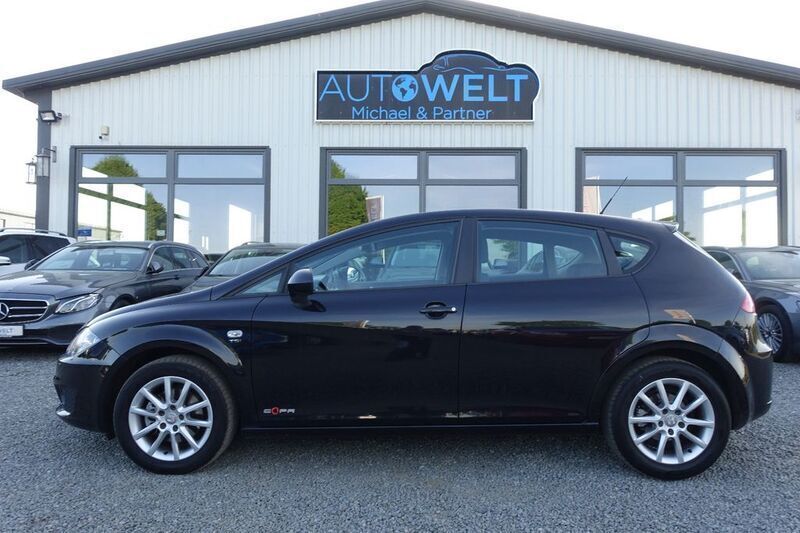 Schwarz Gebraucht 2011 Seat Leon Copa Limousine | 5.480 € (Etwas zu teuer) - Bild 1/4