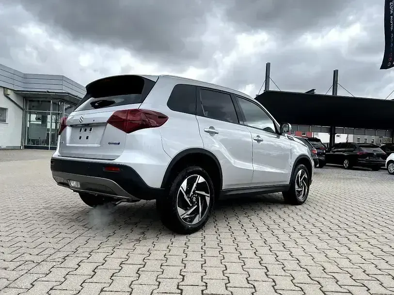 Neu Suzuki Vitara GLX 110 PS (80 kW) 2025 Silber metallic SUV